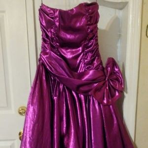 Zum Zum metallic magenta prom/homecoming dress